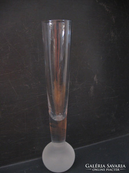 Szálas váza gömb talppal