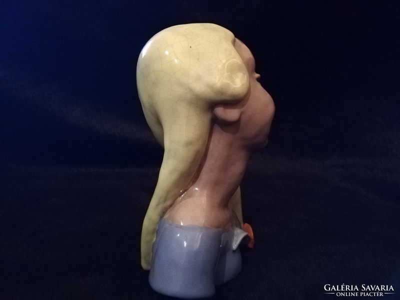Hop ceramic female bust