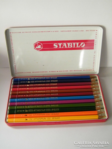 Vintage fémdobozos 12 színű Stabilo színes ceruzák