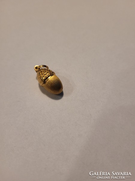 18K gold acorn pendant (3g) beautiful!