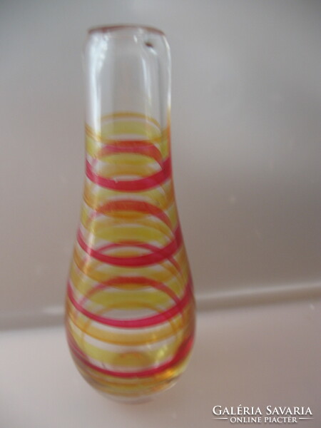 Kézműves sárga-piros csíkos kézműves váza, palack