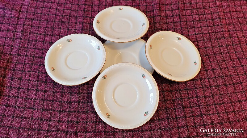 EPIAG Royal, Csehszlovák porcelán kávés készlet maradványai. 5 db. csészealj, tányér. 14 cm. átmérő.