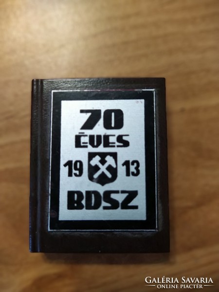 70 éves a BDSZ – Bp., 1983  fém plakettes - számozott minikönyv