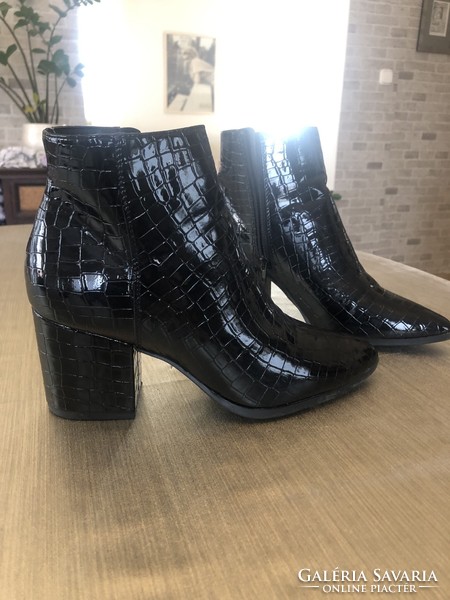 Barely used ankle boots