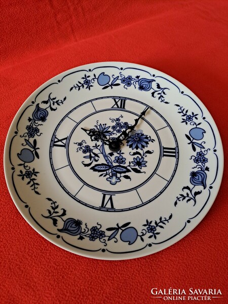 (Meisseni) hagyma mintás ILMENAU / HENNEBERG porcelán falióra / tányéróra
