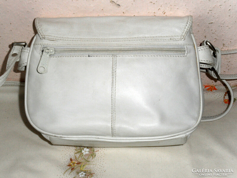 White leather shoulder bag, ridicule