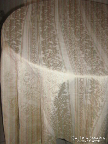 Wonderful silk woven butter-colored baroque leaf pattern tablecloth
