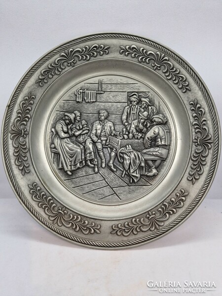 Pewter plate with a diameter of 25 cm