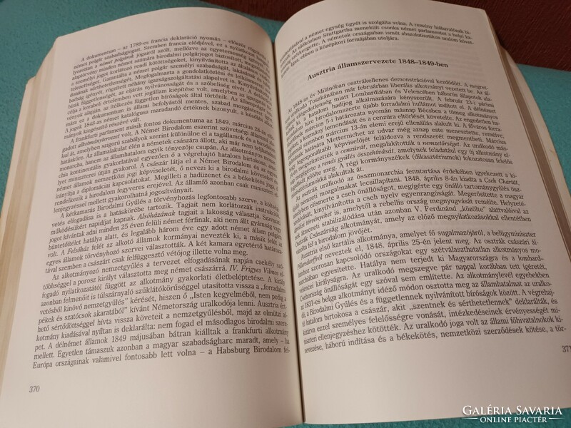 Egyetemes jogtörténet I. - Nemzeti Tankönyvkiadó - 1999 - 620 oldal