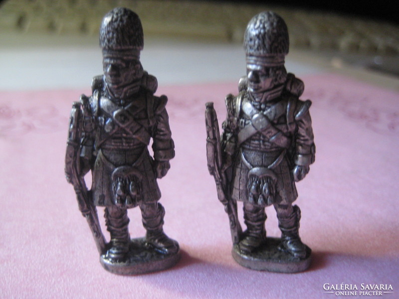 Lead soldiers, 2 English, high-quality, nicely cast Wild West figures