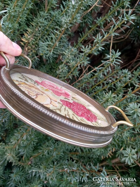 From 1920, needle tapestry copper tray with ears. Offering coffee or drinks in Art Nouveau style!