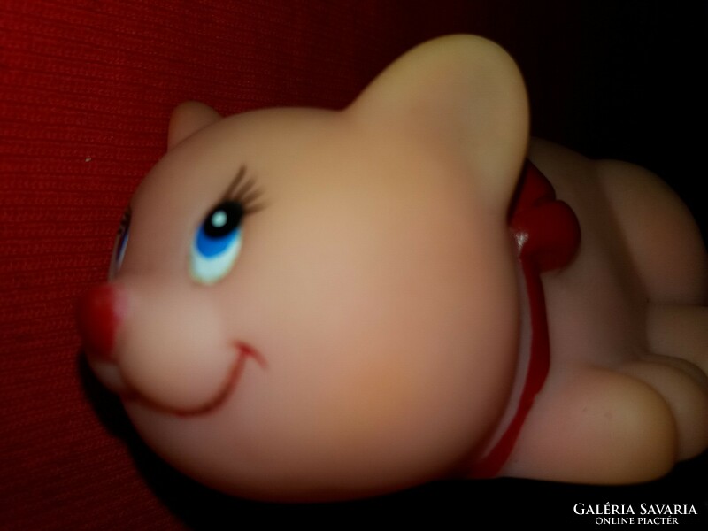Retro trafikáru aranyos fekvő piros masnis macska cica játék gumi figura a képek szerint