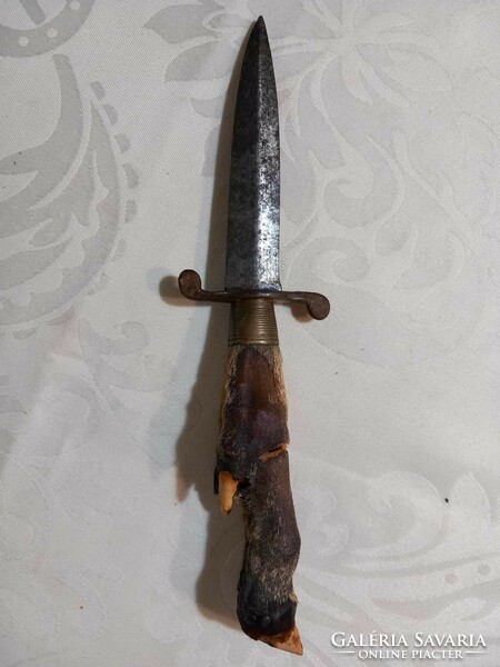 Antique hunting knife with doe foot handle and soling blade