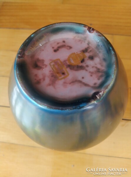 2 db Antik Zsolnay váza pajzspecsétes jelzéssel, csorba