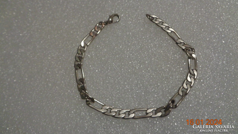 Karlánc ezüst színű  ,  cca 20 cm