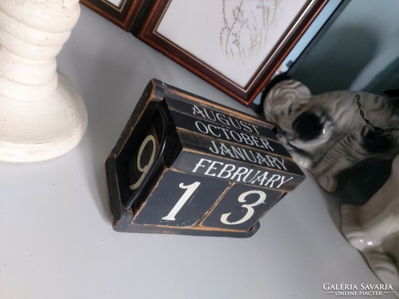 16 cm wide, rustic, worn wooden perpetual calendar