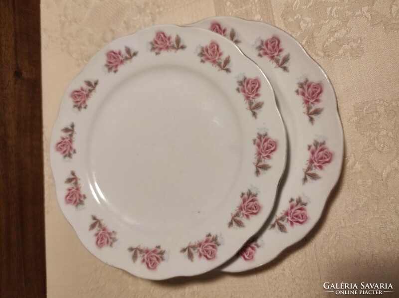 2 Chinese porcelain rose plates