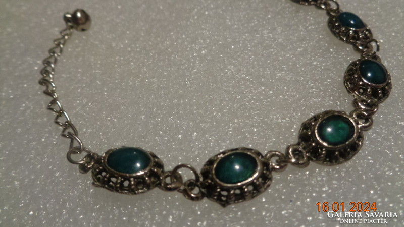 Bracelet with green stones, approx. 20 cm