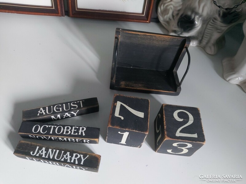16 cm wide, rustic, worn wooden perpetual calendar
