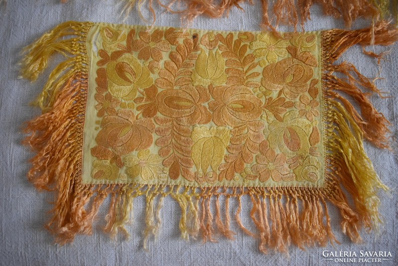 Old Mezőkövesd matyó pattern embroidered tablecloth 3 pieces 39x26.5cm + fringe; 2 pcs. 42X40cm+fringe defective! Matthew