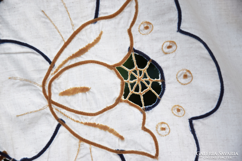 Régi Gyönyörű Hímzett riselt ünnepi nagy terítő asztalterítő  kör 160 cm átmérő