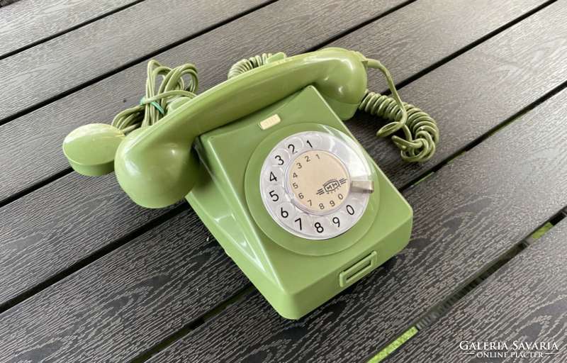CB667 zöld asztali tárcsás telefon