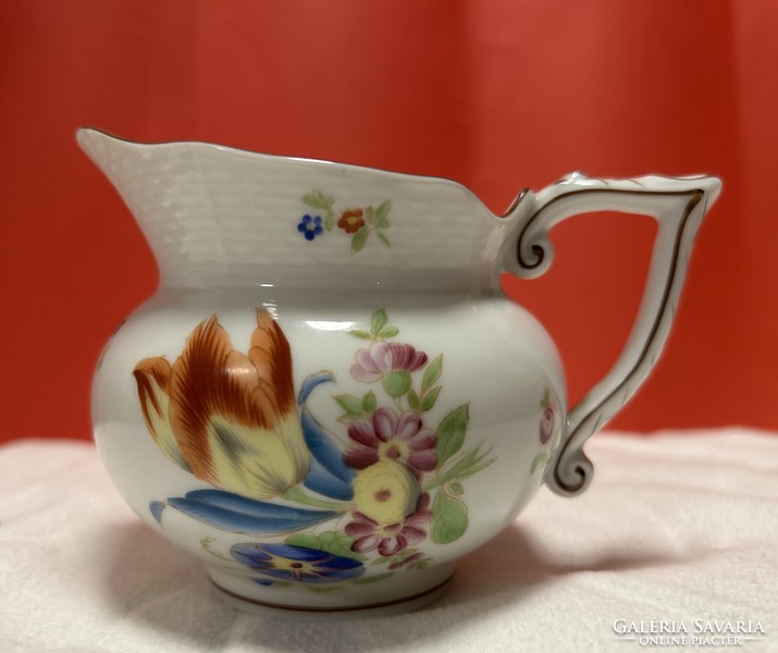 Herend spout with flower pattern