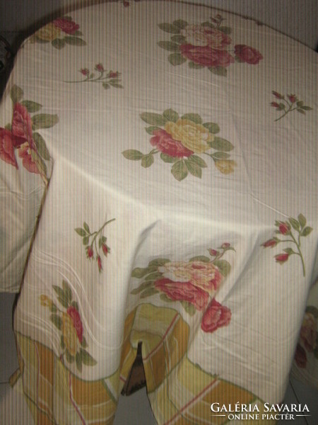 Beautiful vintage style rosy quilt cover