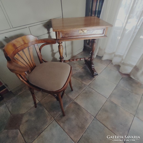 Antique desk with an open top and a thonet-style chair