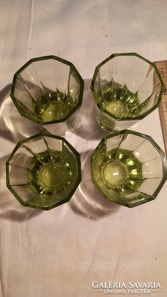 4db gyönyörű,  lapra csiszolt érdekes zöld pohárka