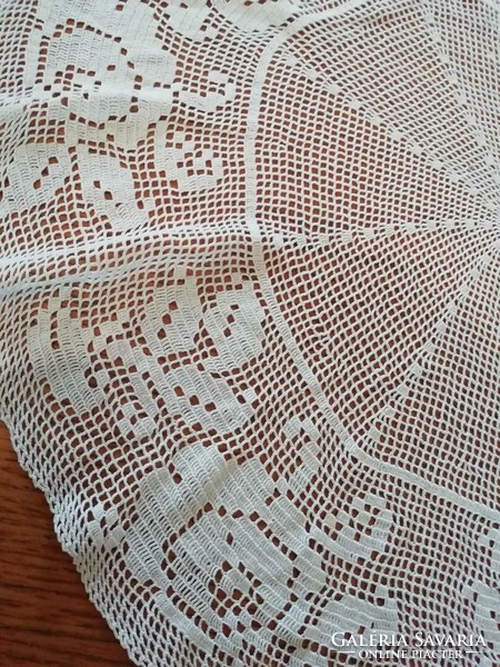 57 cm round crochet tablecloth
