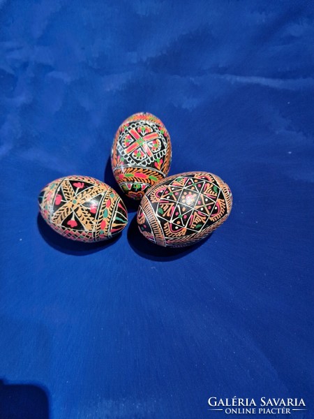 Retro hand-painted patterned wooden egg Easter decoration