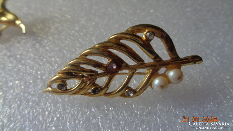 Brooch, leaf shape, gold-plated pearl