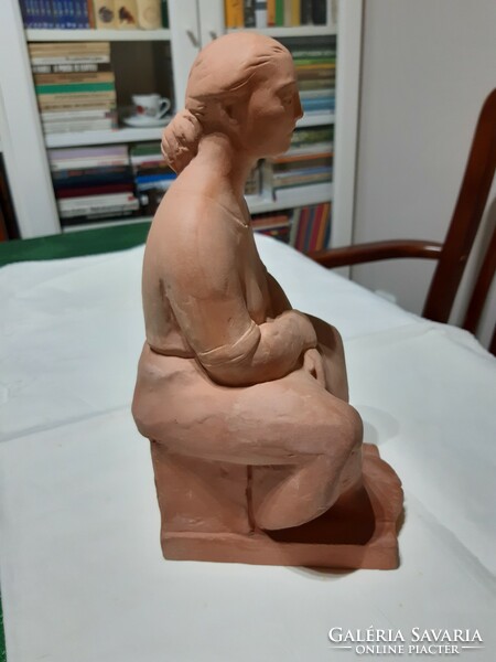 Statue of a seated woman