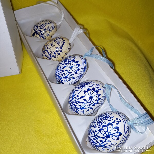 5 db, kék mintás húsvéti tojás, húsvéti dekoráció.
