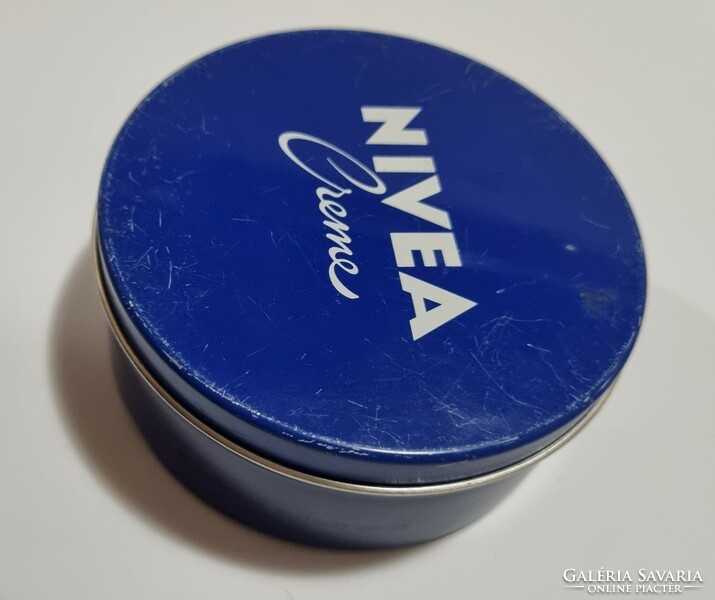 Old nivea in a metal box, jewelry, clothing accessories, other small things