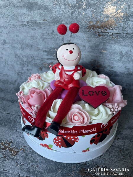 Rose box / flower box with ladybug jewelry box for Valentine's Day