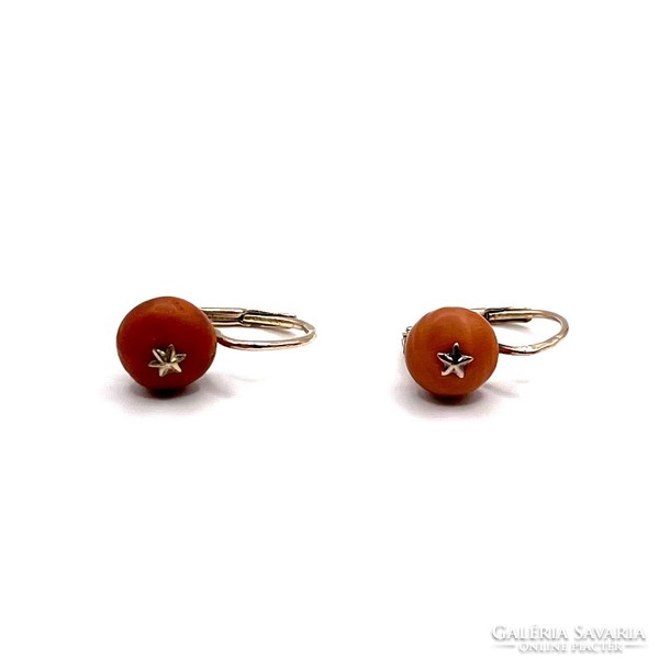 4886. Gold earrings with coral