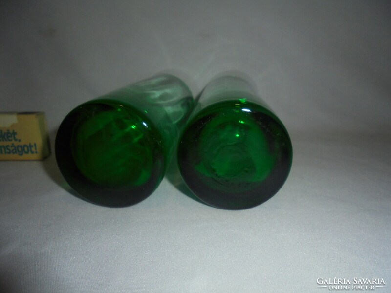 Két darab zöld színű csőpohár - együtt