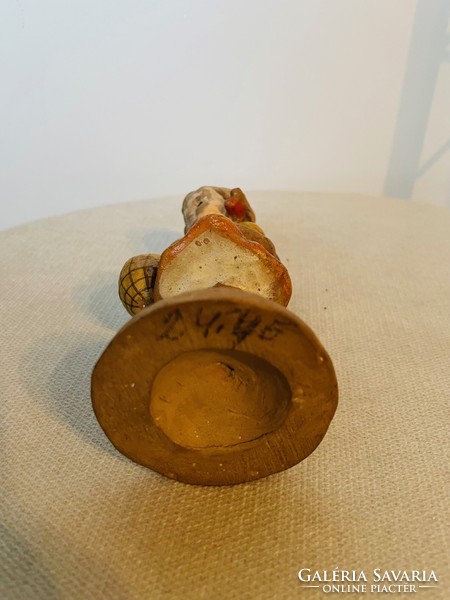 Hummel stílusú porcelán kislány kosárral