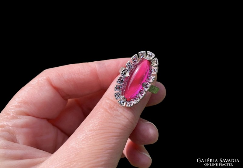 Magyar ezüst gyűrű markazitokkal és pink színű kővel