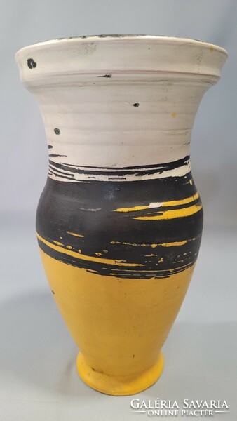 The Gorka livia ceramic vase is 23 cm high