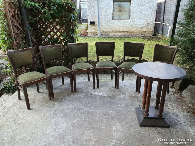 6 art deco riveted chairs, 1 art deco round table