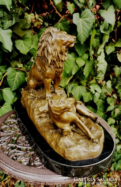 Lion couple - bronze statue