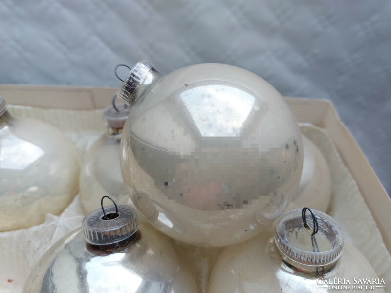 Régi üveg karácsonyfadísz selyemfényű gömb üvegdísz 6 db