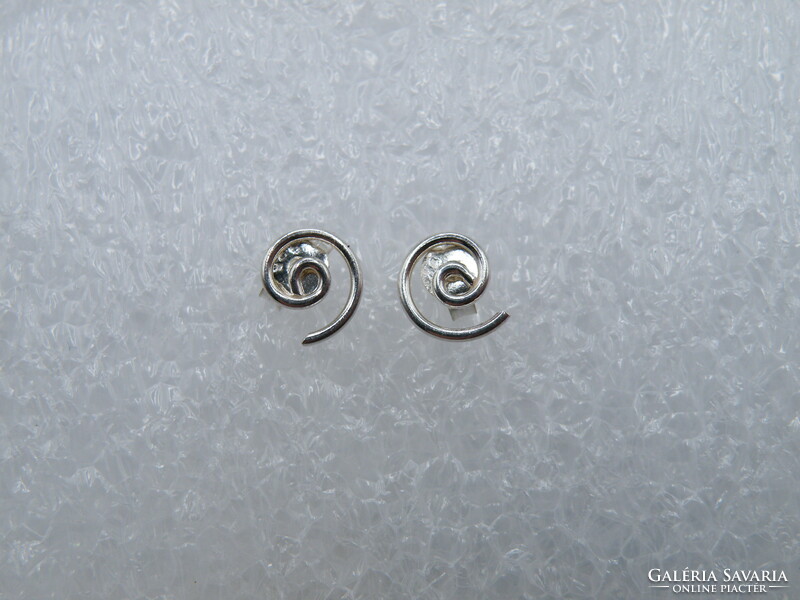 UK0144 Spirál formájú ezüst fülbevaló bedugós 925