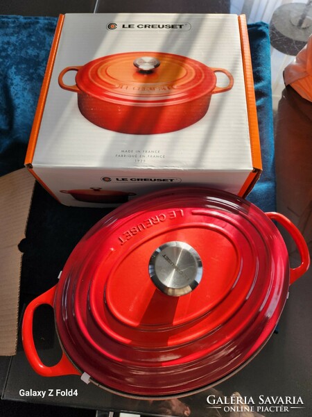 Brand new pot with iron legs