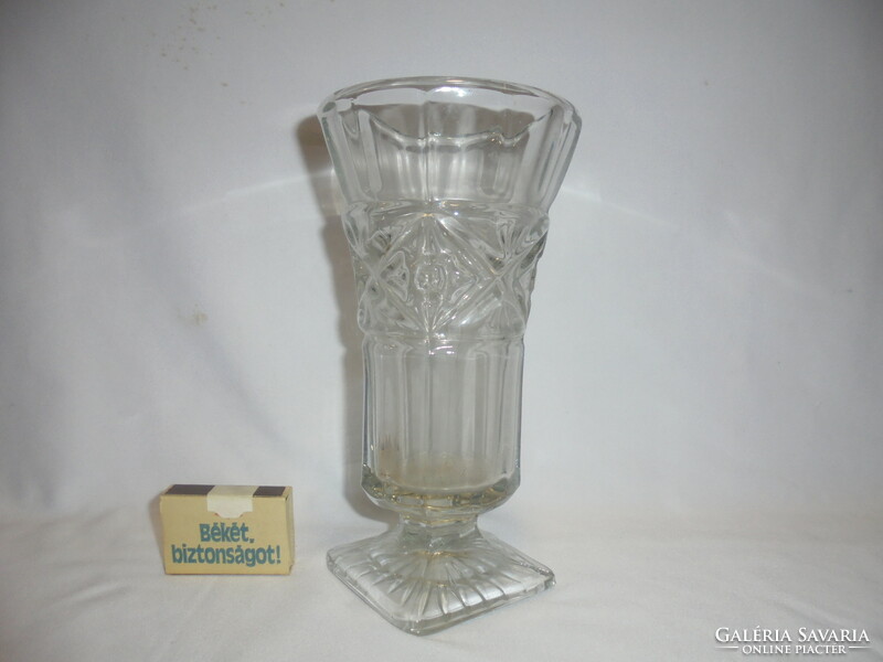 Régi üveg váza domború díszekkel - vastag falú, domború díszítéssel, szögletes talpú - csehszlovák ?