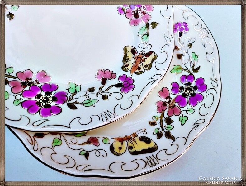 Új állapotú, Zsolnay porcelán pillangós szendvicses, süteményes tányérok