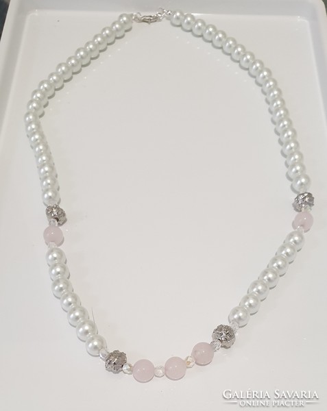 Tekla glass bead necklace with rose quartz